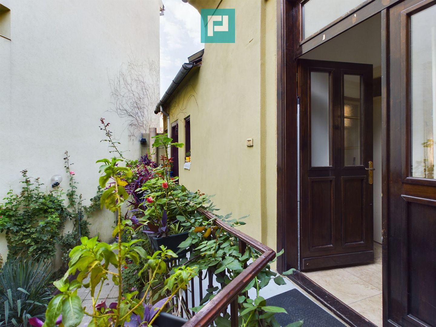 Clădire cu două apartamente zonă centrală - Poză 29