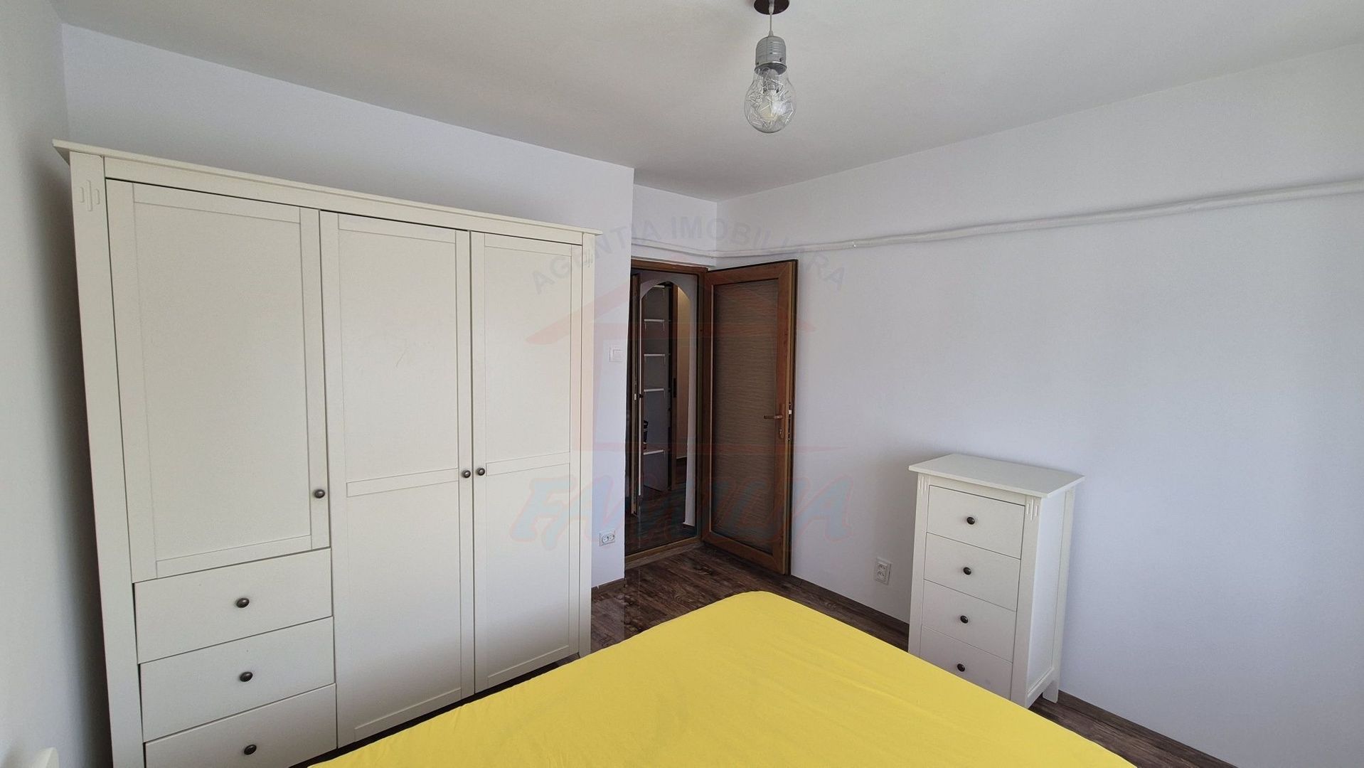 Vanzare apartament 3 camere micro 16 , 60mp, pret 78.000E (negociabil) - Poză 6