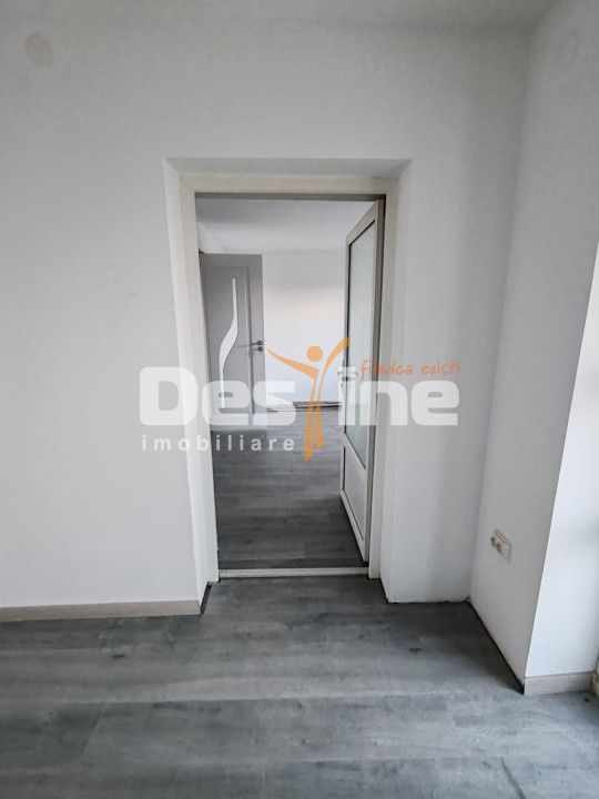 Imobil compus din casa si 1800mp teren in Suburbia Brodoc, judet Vaslui - Poză 4