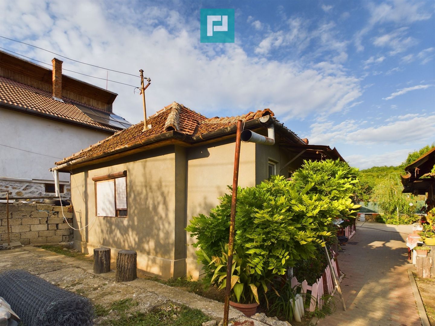 Casă cu 2 camere și 456 mp teren în Ghioroc - Poză 28