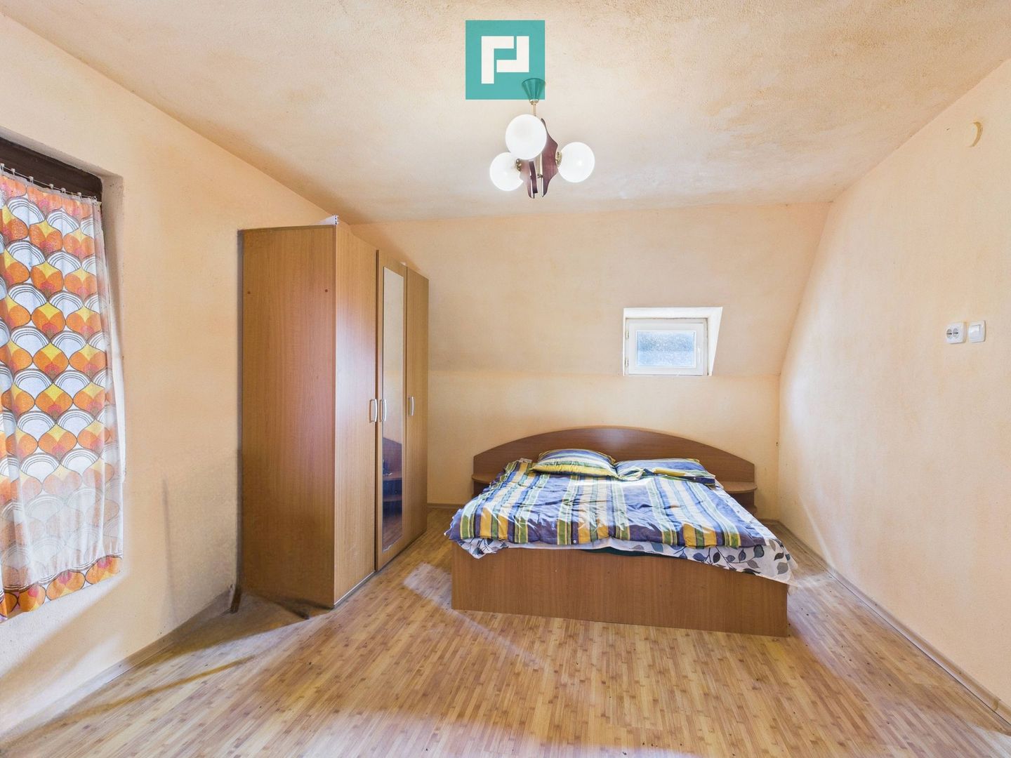 Casă și centru comercial, în localitatea Lazuri - Poză 4