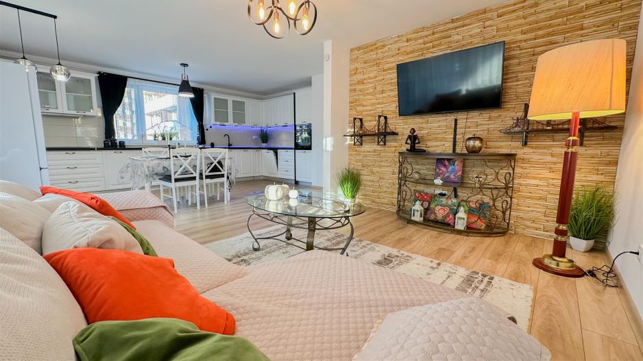 Apartament superb 2 camere + parcare Urban Coresi - Poză 1