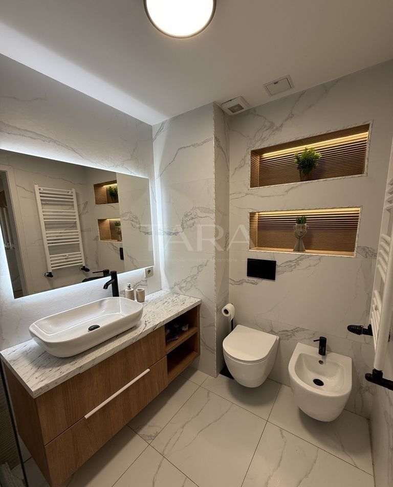 Apartament de lux cu terasă și priveliște - Poză 4