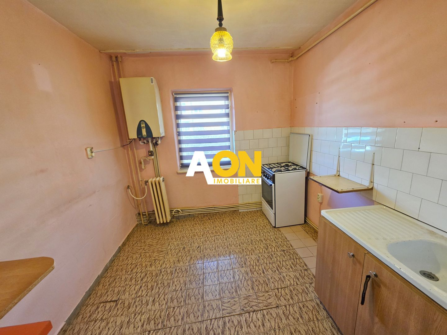 Apartament 2 camere, decomandat, etaj 2, Cetate, zona Kaufland - Poză 2