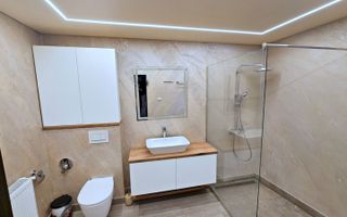 De vanzare  casa 2 camere, renovata -Piata Centrala, 89.000 euro - Poză 4