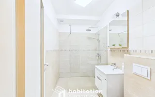 Apartament spațios cu curte și garaj – confortul unei case moderne - Poză 19