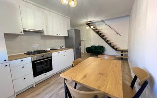 Apartament cu 3 camere, balcon si scara interioara - Poză 1