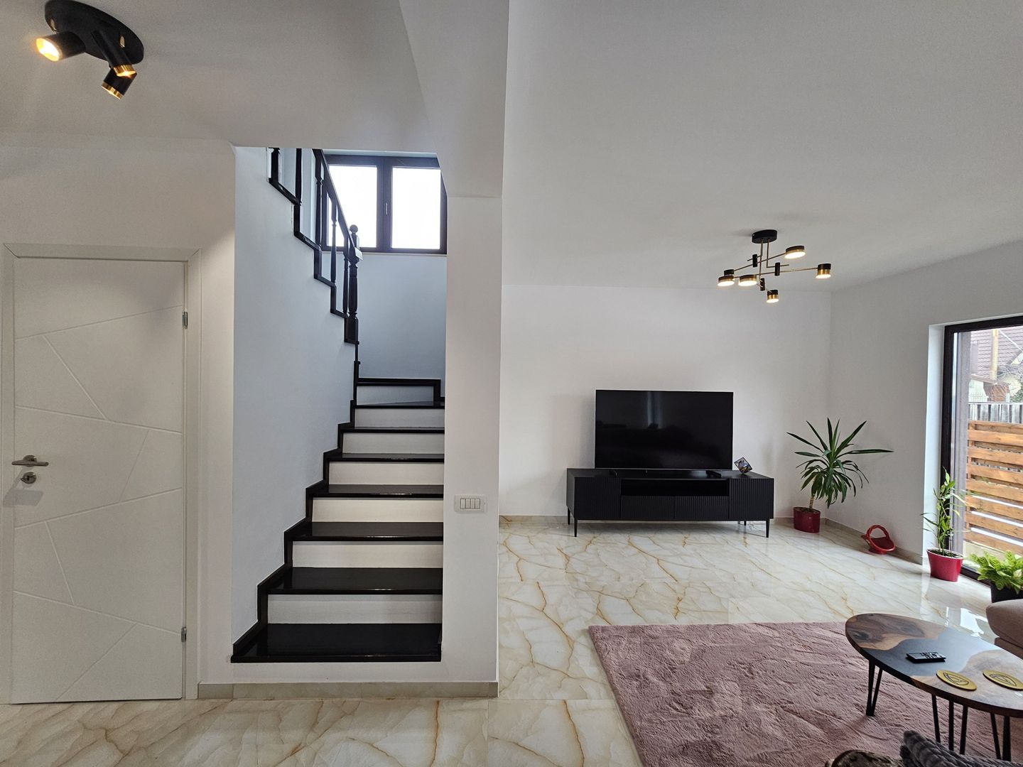 Casa de inchiriat la munte la doar 10 minute de Brasov - Poză 10