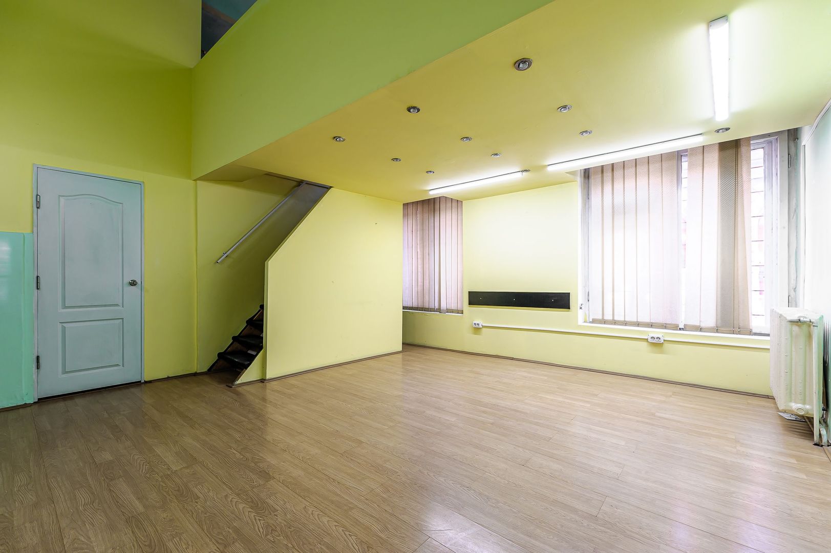 Spațiu comercial cu 5 căi de acces, clădire complet restaurată. - Poză 10