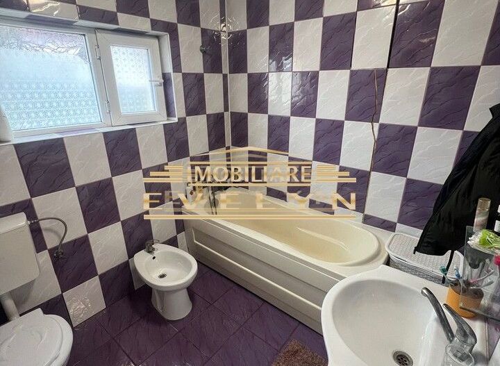 Casa + teren de vanzare in Zaicesti la strada principala, pret 75000 euro negociabil! - Poză 14