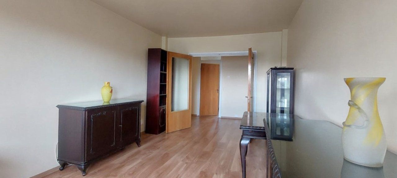 Vand apartament 4 camere situat la 10 min de Piata Unirii - Poză 3