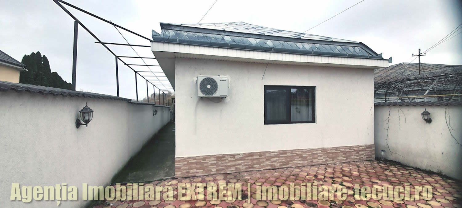 Casa cu 3 camere și 360mp teren, în Tecuci str. Vânători - Poză 1