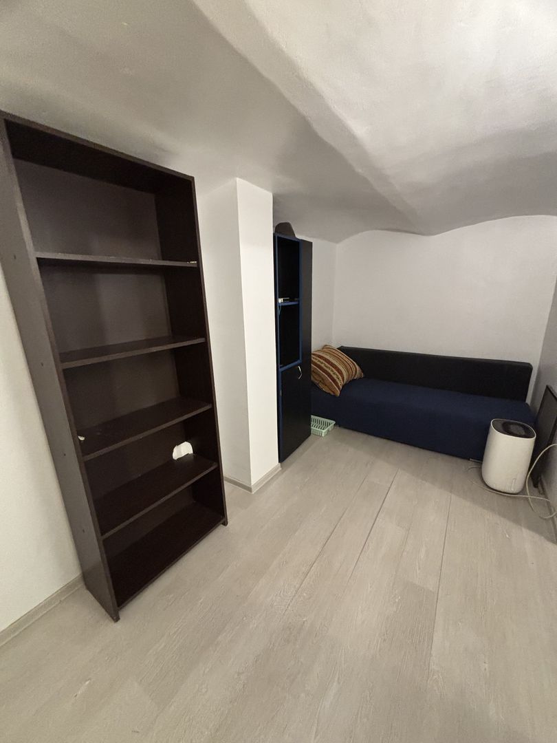 Apartament 2 camere,curte comuna/4 proprietari - Poză 14