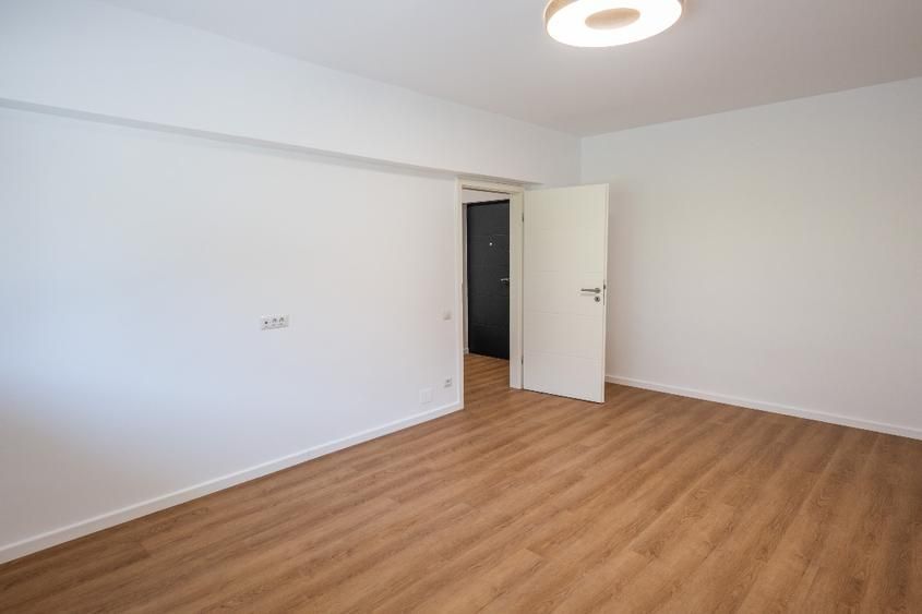 Piata Dorobanti apt 2/3 cam de preferat pentru spatiu de birouri - Poză 3