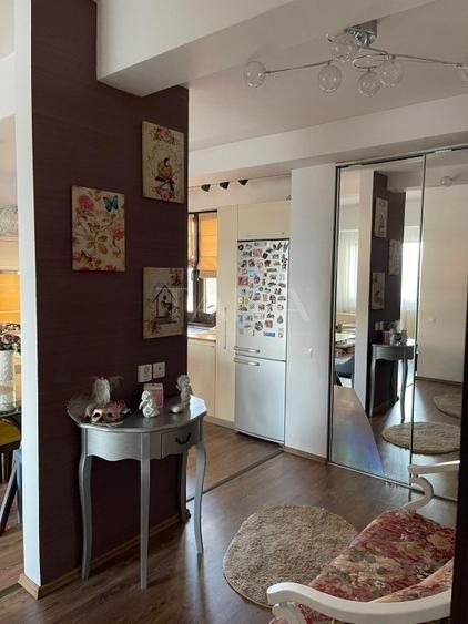 Apartament premium cu 2 camere, balcon generos, aproape de centru. - Poză 1