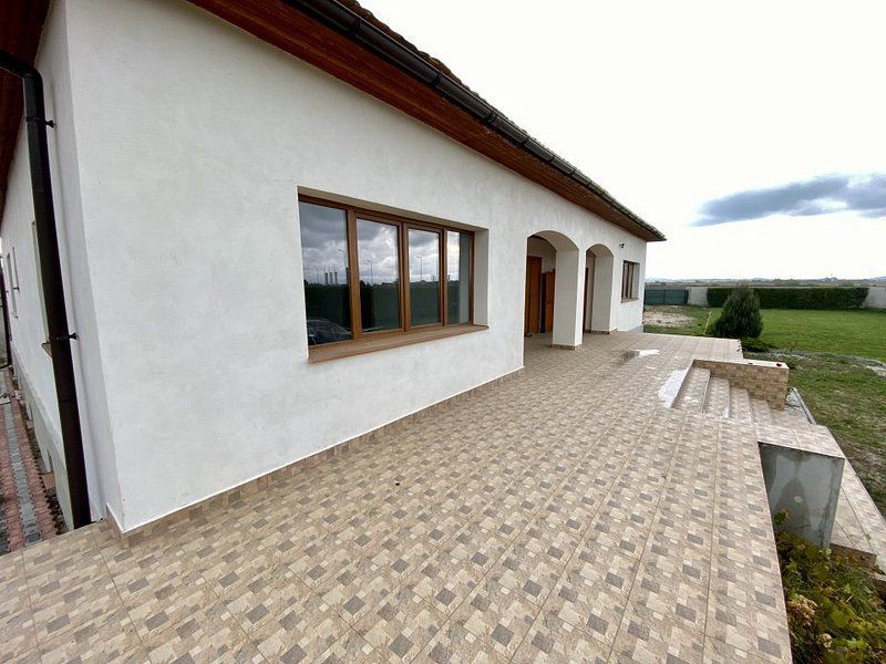 Domeniu de 9000 mp - Ideal pentru Dezvoltare Imobiliară sau Business de Lux! - Poză 9