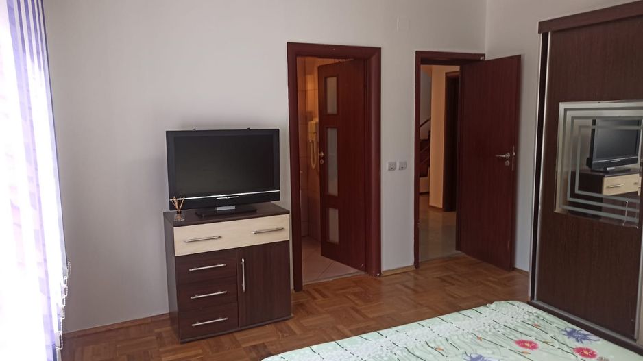 Casa 5 camere, 250 mp teren liber, adiacent șoseaua Leordeni - Poză 9