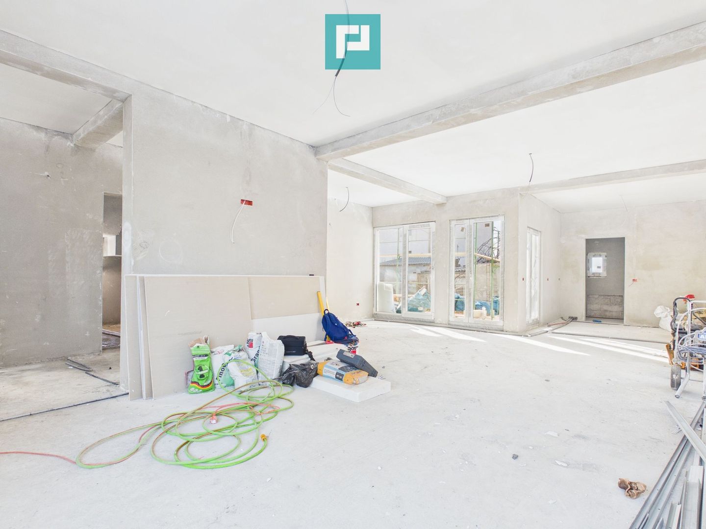 Casă deosebită în Parneava – Strada Griviței - Poză 8