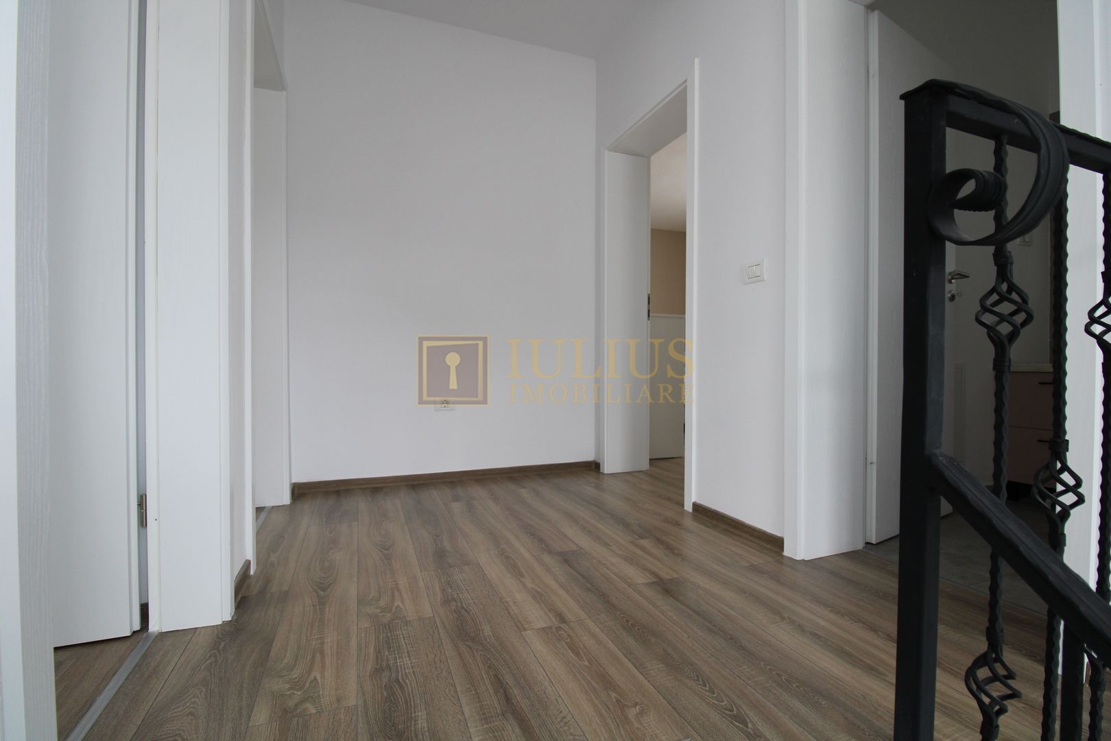 Zona Cora - Dumbravita, 5 camere + 2 bai. - Poză 15