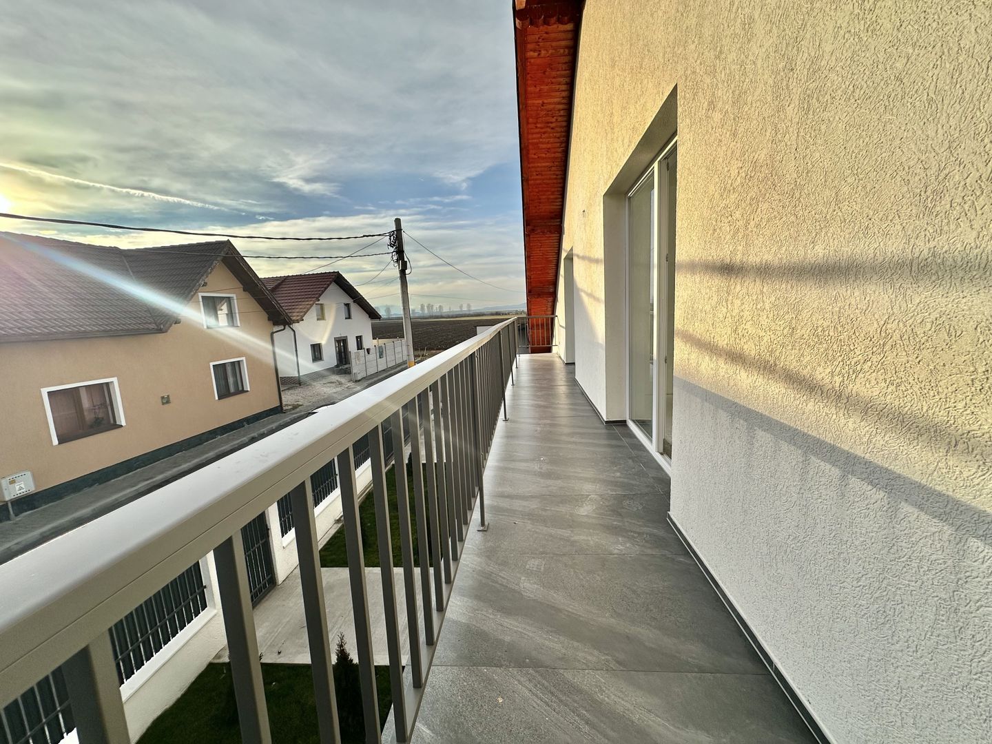 Casă individuală de vanzare  cu garaj și curte proprie – Hălchiu - Poză 26