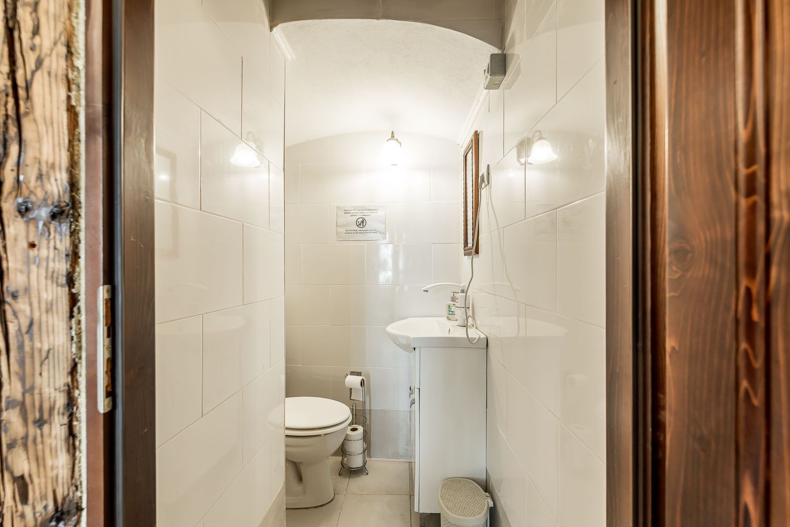 Spatiu comercial cu intrare din strada, fatada in curs de renovare - Poză 6