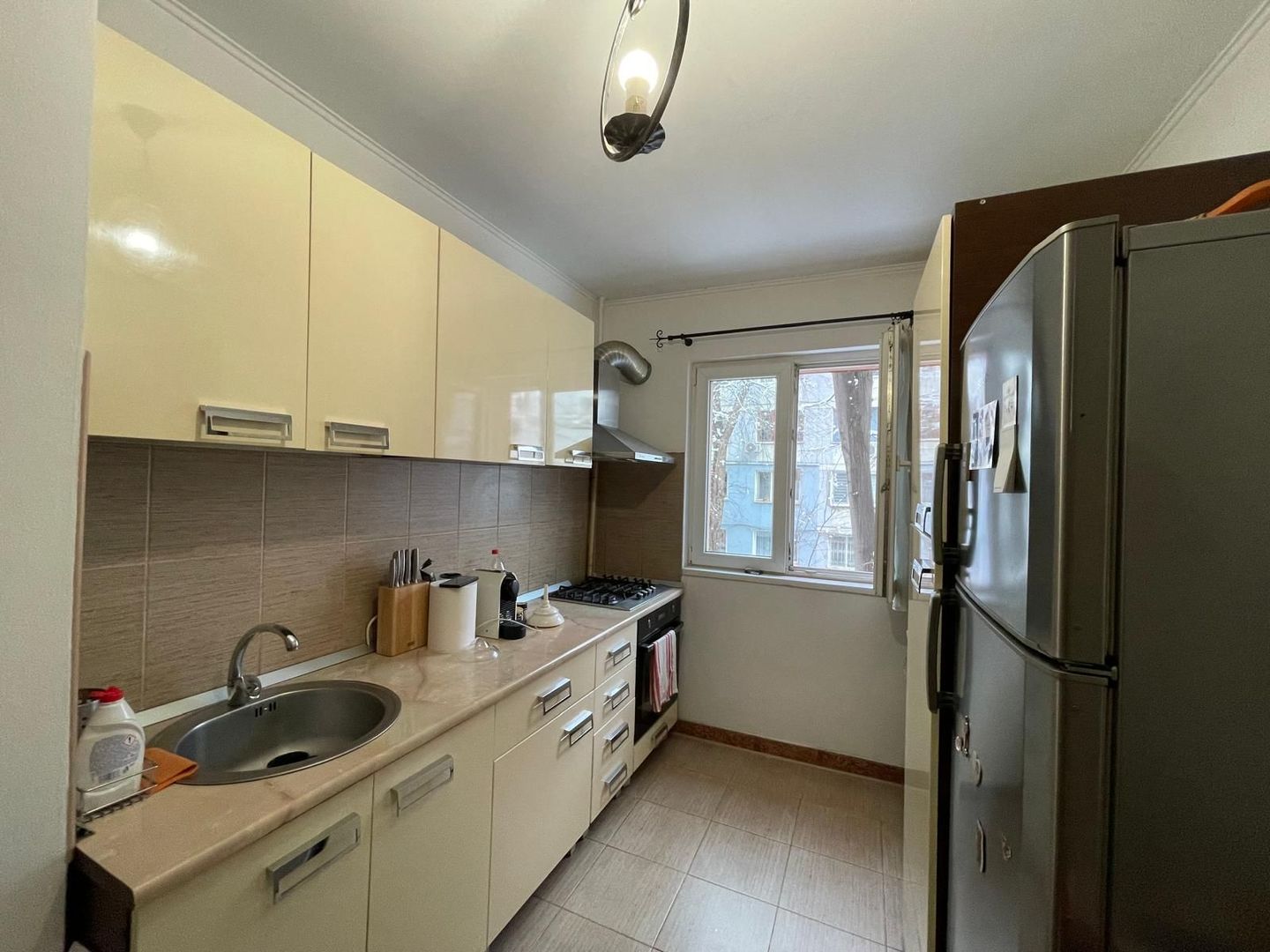 AP. 2 CAMERE APARATORI, BUCATARIE INCHISA, LOC DE PARCARE ADP, MODERN - Poză 3