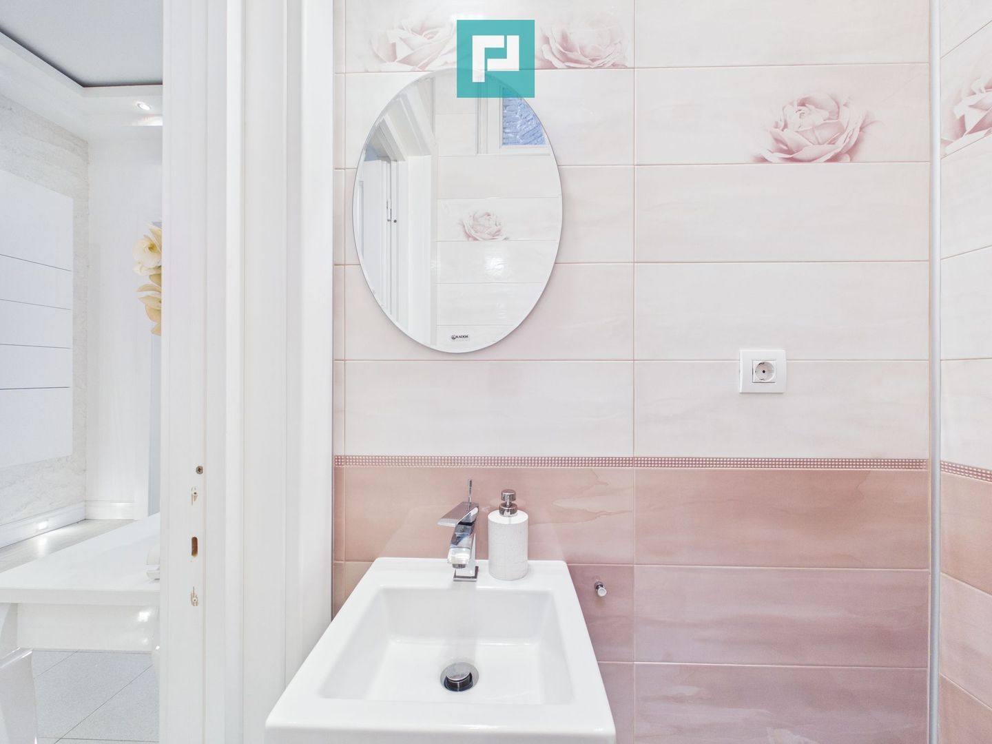 Apartament deosebit în clădire istorică central - Poză 13