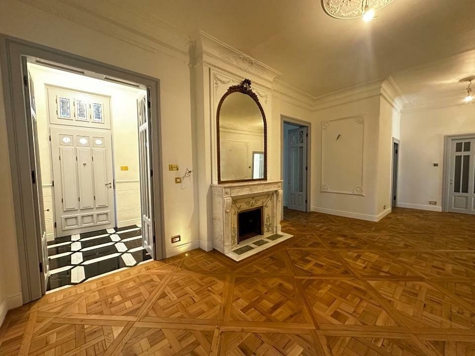 Apartament in vila  - renovat lux , 4 camere - Poză 1