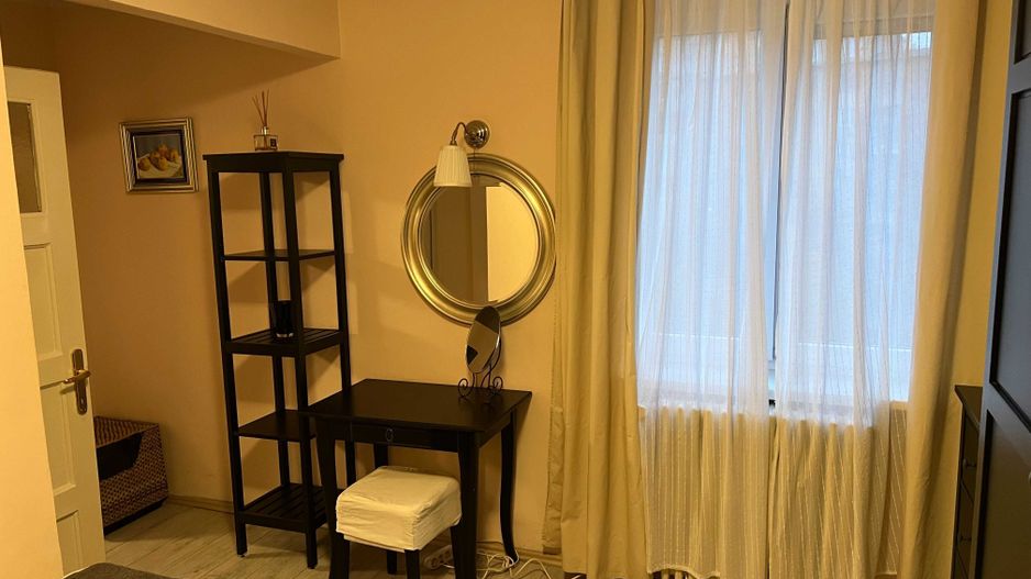 Apartament superb 2 camere, de închiriat, Piața Romană, balcon, vedere spre parc - Poză 4