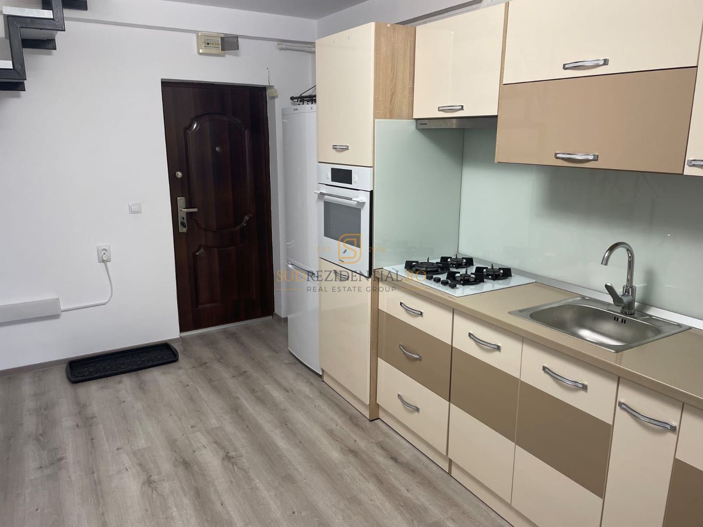 Apartament tip duplex, luminos, acces facil metrou Aparatorii Patriei - Poză 3