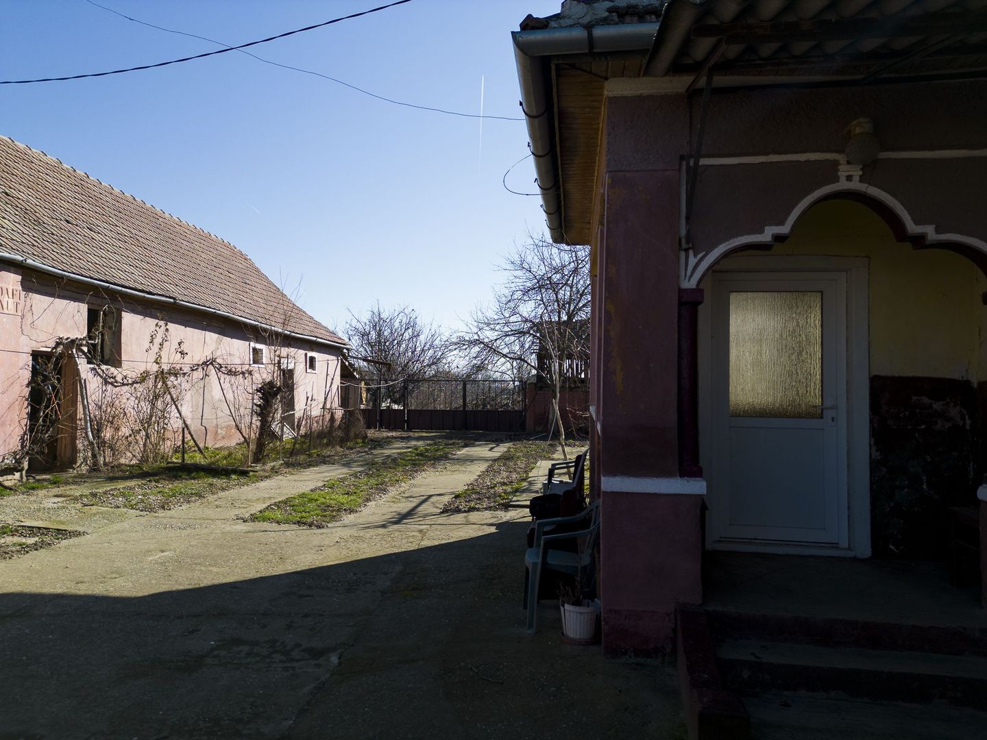 Casă cu teren generos de 2,880mp în Secusigiu - Poză 20