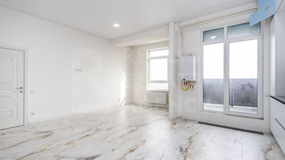 Vânzare, apartament cu 2 camere în Complexul Oasis - Poză 3