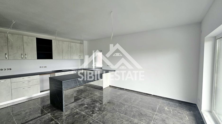 Casa cu garaj si teren mare super pret - Poză 22