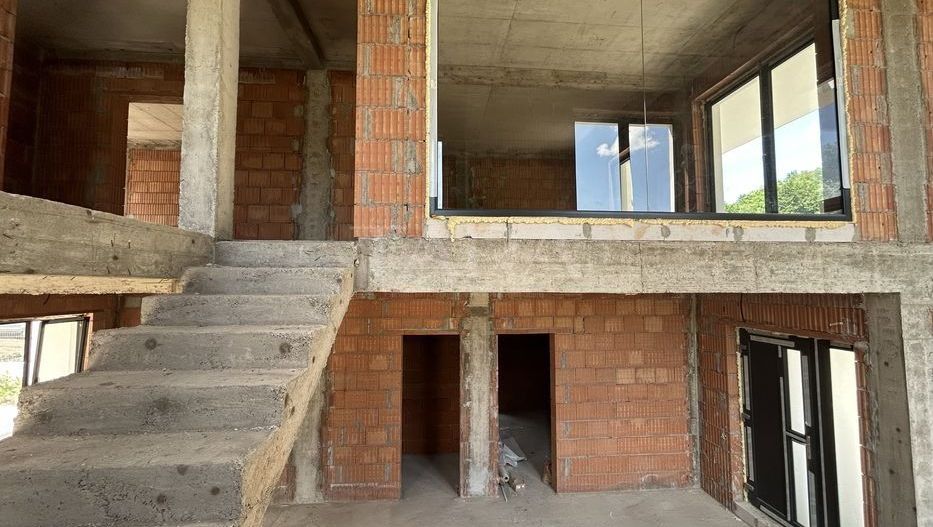 Casă cu arhitectura contemporana, terasă panoramică, zona verde. - Poză 4
