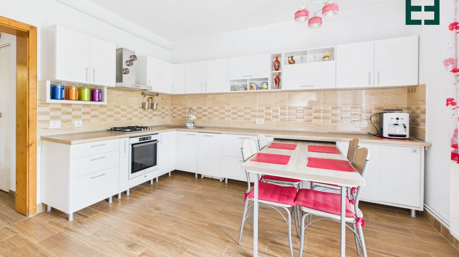 Casă tip Duplex cu 8 camere  - Zona Bujac - Arad - Poză 11