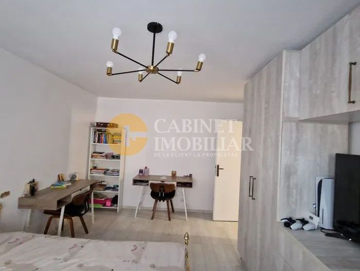 Apartament Decomandat Etaj 1-52 Mp Bloc 1985 -Frumoasa - Poză 2