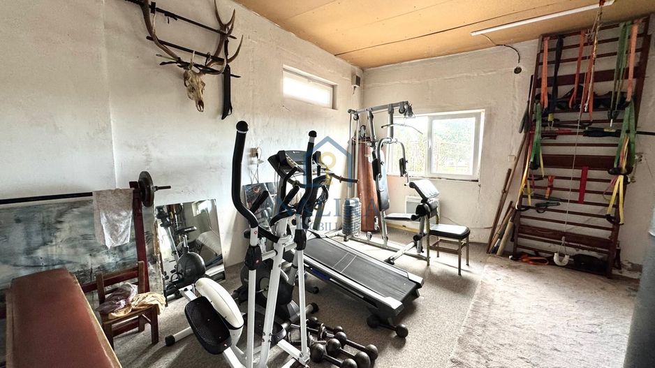 Casa spatioasa cu zona amenajata pentru ferma Cicarlau - Poză 11