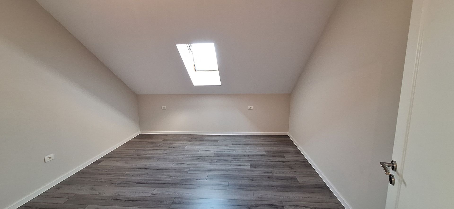 Apartament cu 3 camere si 2 locuri de parcare - Poză 15