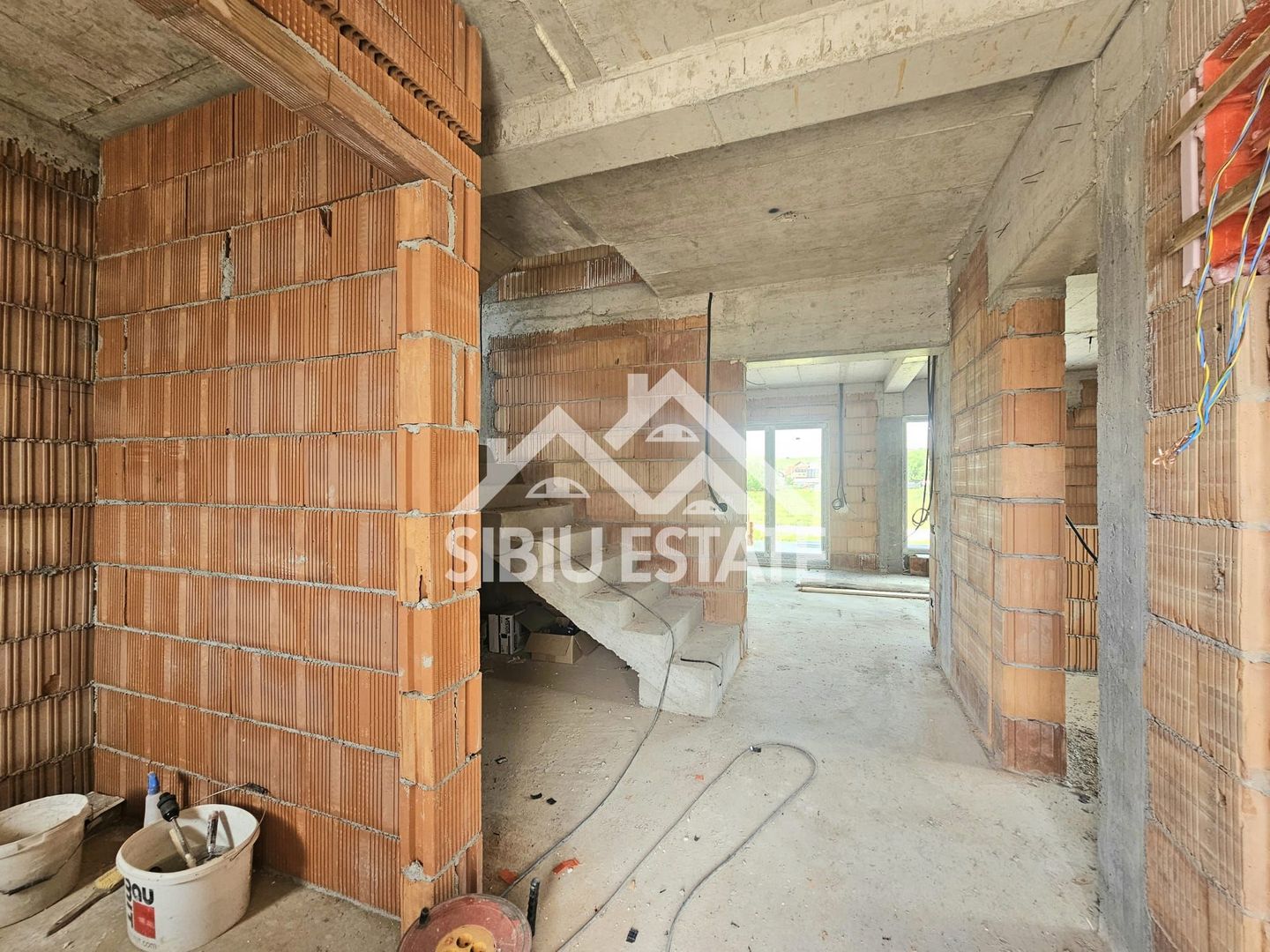 Casa noua 4 camere, 3 bai - Poză 3