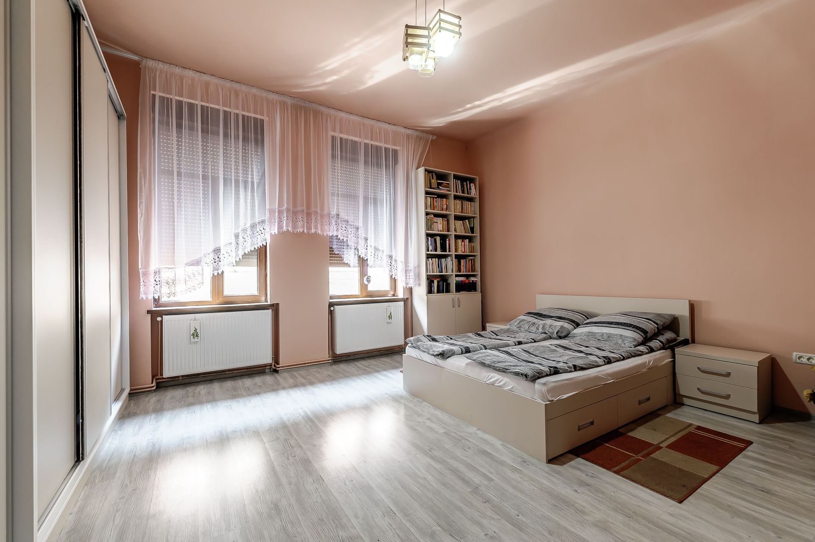 PRET NOU! Apartament spațios 3 camere - în Inima Aradului - COMISION 0 - Poză 3