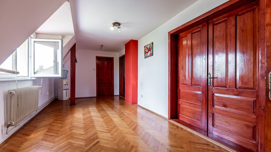 Casa Solida cu Mansarda in Zona Excelenta Parneava - Poză 9