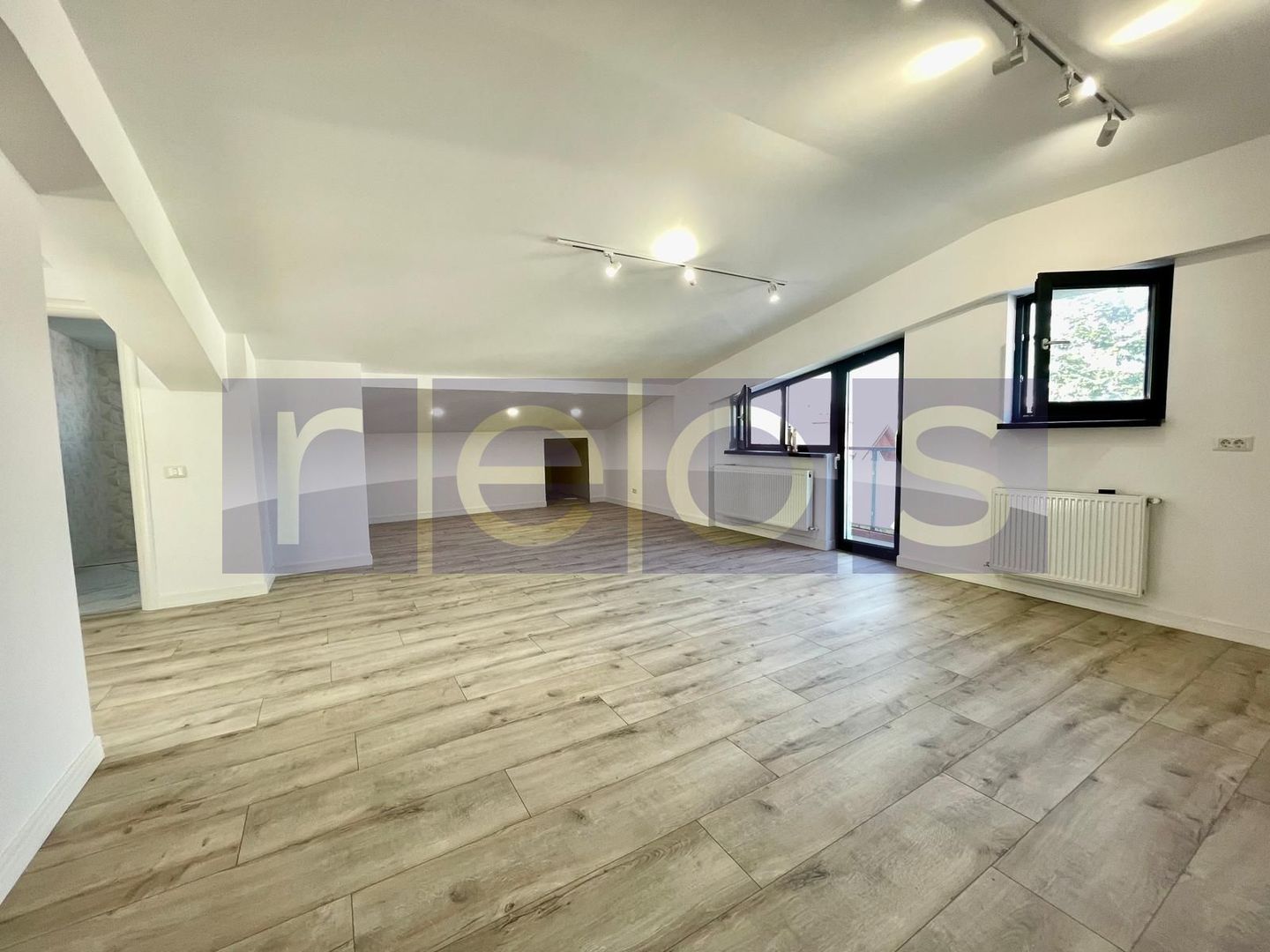 VANZARE APARTAMENT 3 CAMERE TEPES VODA CALEA CALARASILOR 87MP MANSARDA - Poză 1