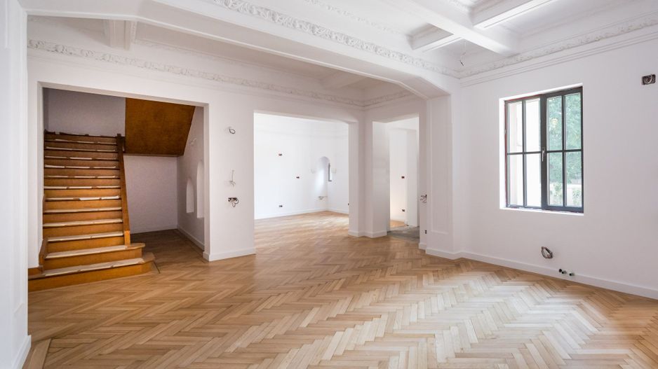 O BIJUTERIE ASCUNSA IN CENTRUL BUCURESTIULUI - Poză 1