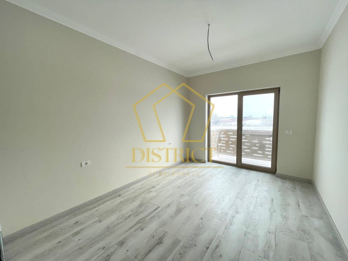 Casa despărțită prin garaj cu 5 camere | Giroc - Poză 10