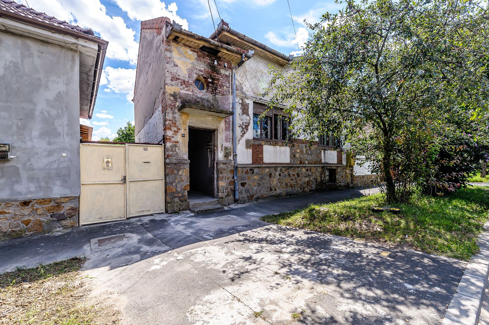 Casă cu teren de 716 mp pe strada Dorobanți, Pârneava. - Poză 1