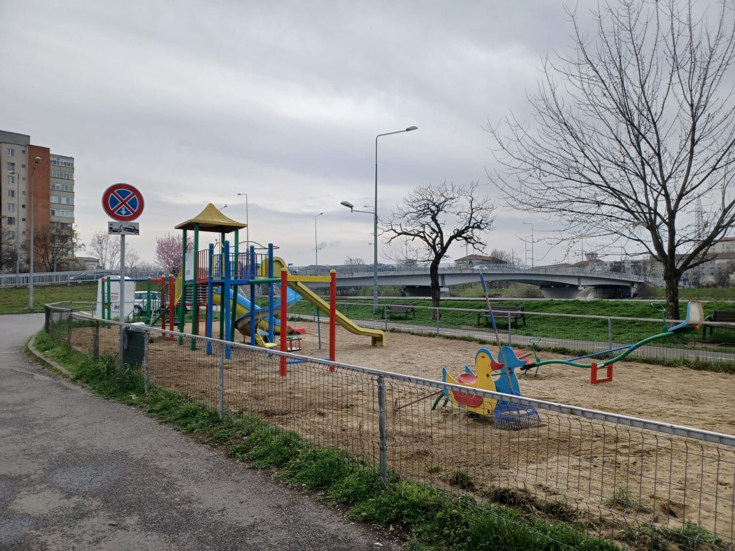 Chirie, 2 dormitoare, str. Sovata. 400 E/lună negociabil. Comision 0. - Poză 9