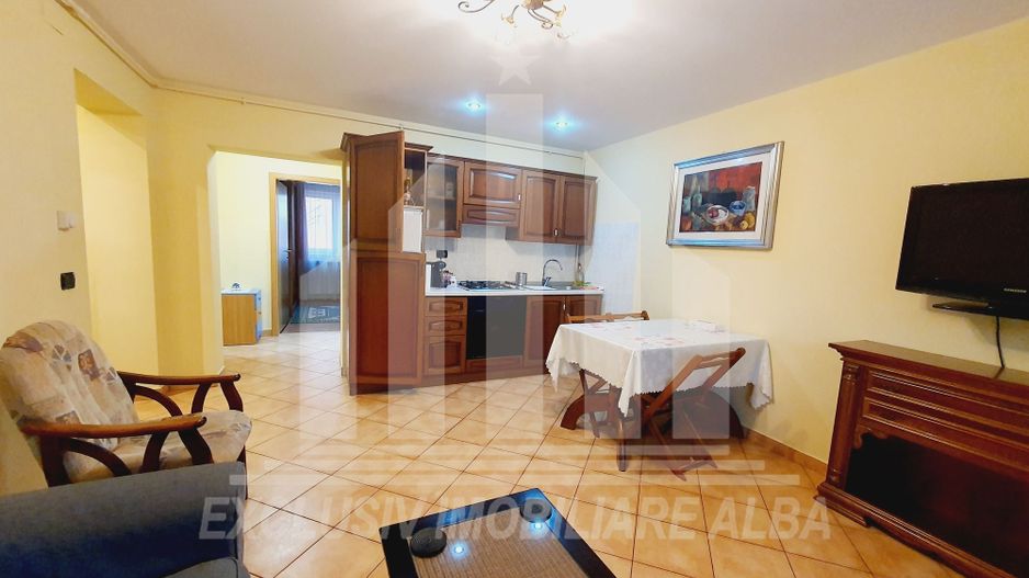 Apartament cu 3 camere de inchiriat, Cetate - Poză 1