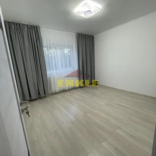 De vanzare apartament cu 3 camere, Piata mare - Poză 3