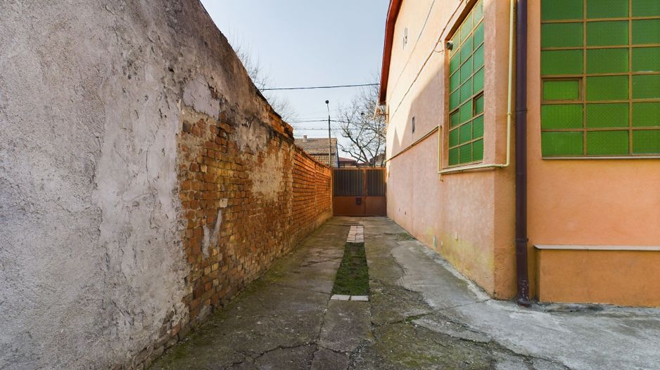 Casă individuală cu teren de 1100 mp și 3 apartamente în curte - Poză 28