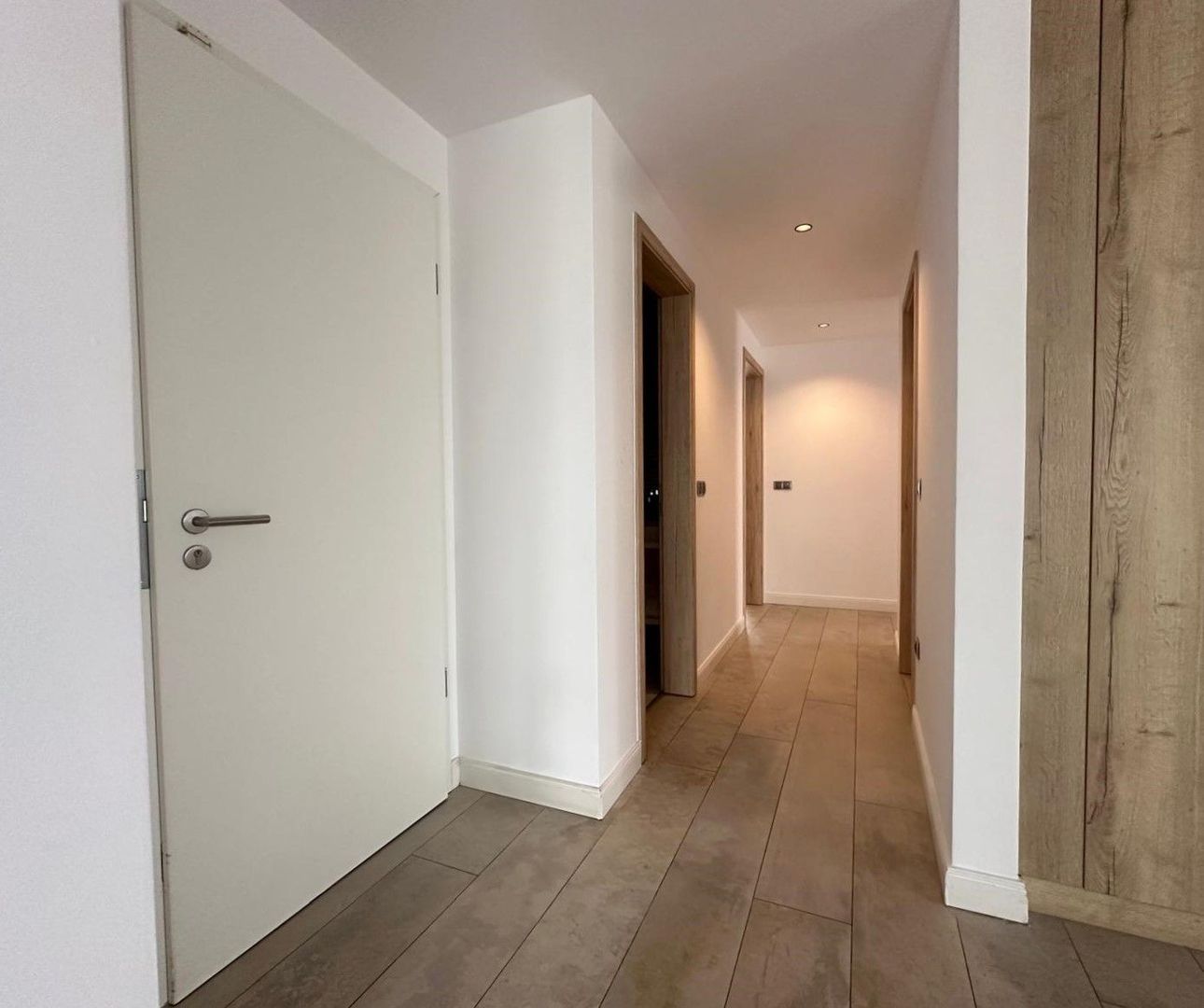 Vânzare penthouse LUX 4 camere cu terasa de 122 mp zona Coresi - Poză 10